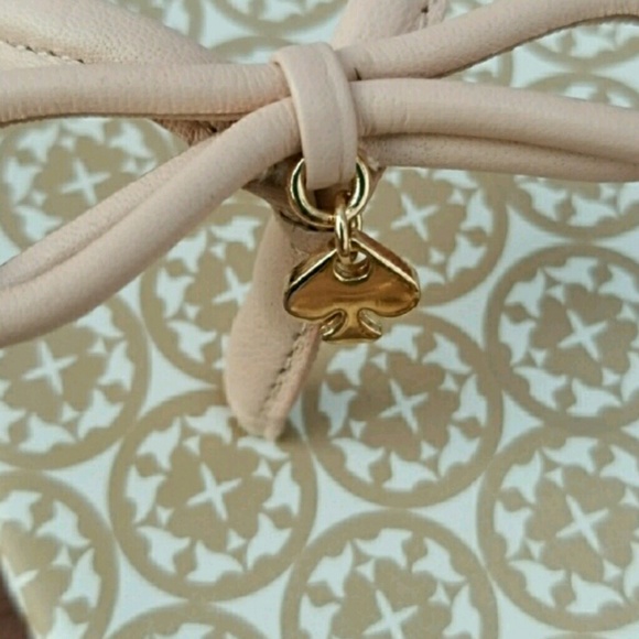 Kate  spade print detail bow flip flops 8 1/2 size - Picture 2 of 2